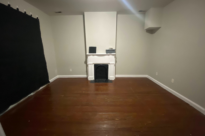 Room front view - Room for Sublet in Prime VCU Location Townhome