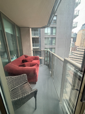 Shared Balcony - Great Downtown Spot – Steps from Transit & Shops!