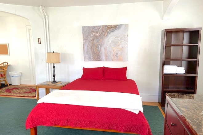Bedroom 4 - Aug 22- Sept 2nd- Huge Furnished Room w/AC & All Included Apartments