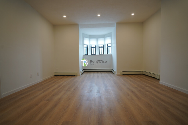 1 - SEPT 2026-Incredible South End 3 bed, H/HW inc. No Fee! Apartments