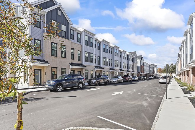 Front of the building - Brand New 3BDs, 2.5BAs Townhouse Walk to Train Station