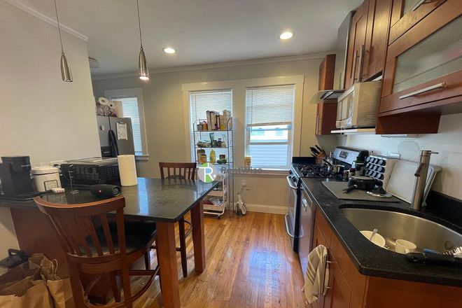 1 - JUNE 2027 - Amazing TUFTS 4 bed, Student ok! NO BROKER FEE Duplex