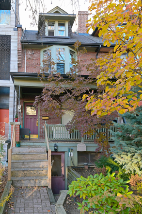 Street view - Cozy, clean and comfortable basement studio in Harbord Village steps from U of T Apartments