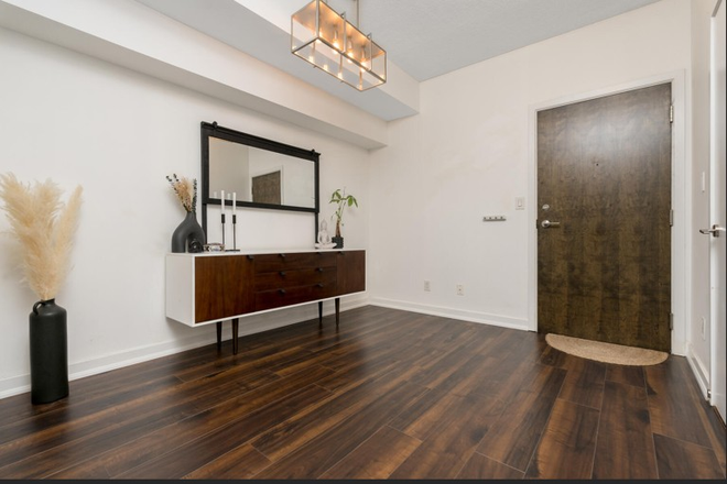 open concept den or office area - 864 sq ft fully furnished condo across from Scotiabank Arena
