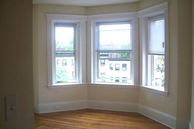 visit hubrealtyproperties.com - Huge 1 bedroom split with common area, good for two people, heat included Apartments