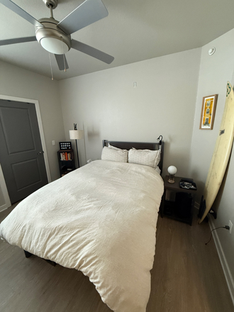 Full Sized Bed - Uclub Top Floor 1 bed/1 bath UNIT ALL TO YOURSELF