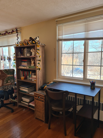 Desk in front living room - 22 Flaherty Road, Walking Distance from Campus House