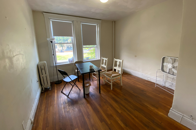 Hub Realty - Front large 3 bedroom split with newly finished floors before move-in