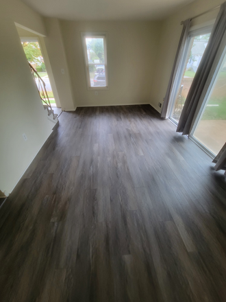 Living View - Spacious 5-Bedroom 3 1/2 Bathroom home for rent in College Park,  (Walking distance to Campus)