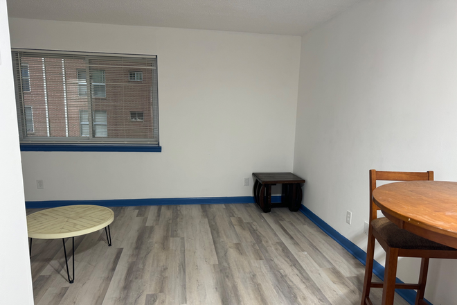 living room - 1 Bedroom Condo (1.5 mi to Emory University, Walking Distance to Emory bus lines)