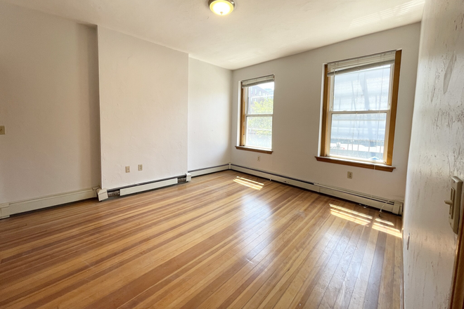 bedroom - Room Rental- 4 individual Bedrooms for rent in a 4 Bedroom 1 Bathroom Apartment in the North End