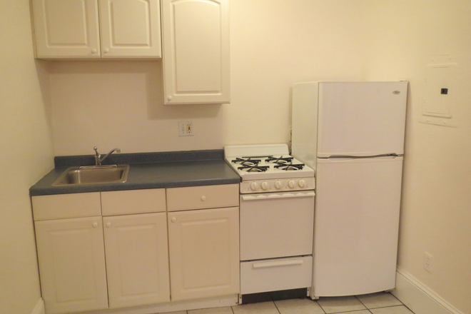 Call/text 602-317-9877 for a showing. - 9-1-25 / Just Reduced / 1BR with Living Room / H&HW incl / Look at Pics!!!