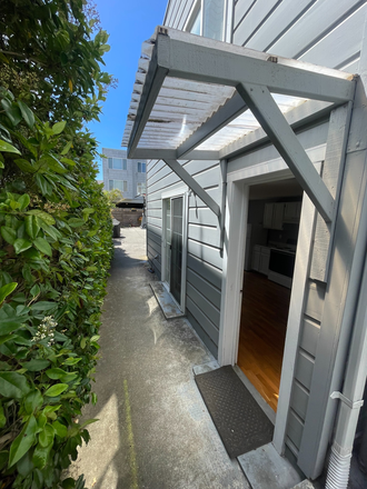 Entrance to the apartment - Garden One Bedroom Apartment near Clement commercial district, one mile from school