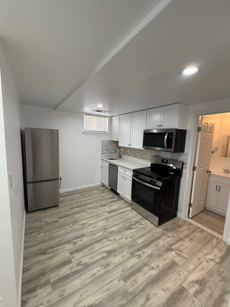 Kitchen - 5 minutes drive to campus -  just renovated beautiful studio