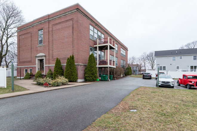 Former school converted to 4 condos - Perfect for Roommates or Family, Fully Furnished, Easy commute, Condo