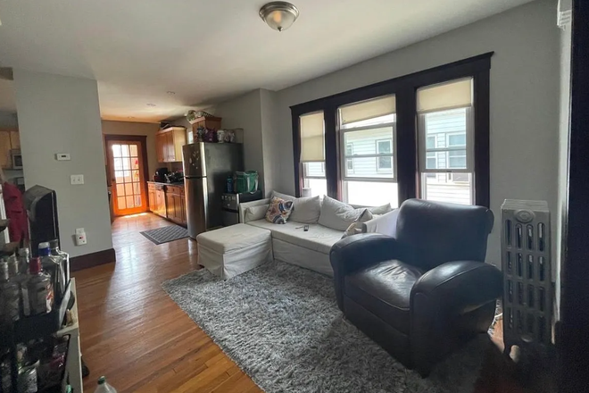 Call NOW for showings! 617-236-8600 - FREDERICK AVE - HUGE 2 LVL TOP FLR 6BR BY TUFTS FOR *6/1/2027* W/ LNDRY IN BLDNG, 2 BATHS, 2 PRKNG Apartments
