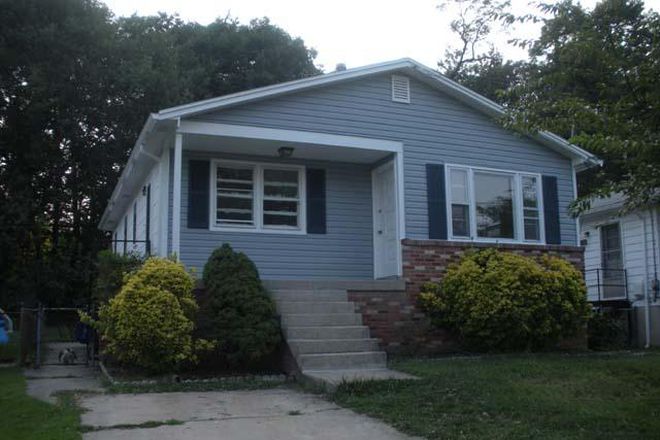 Front of your besties' new pad - All Bedrooms in 5 Bedroom 3 Bath house available for Spring Semester 2026