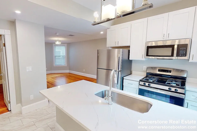 Kitchen - Great 4 bedroom, 2 bathroom apartment in Dorchester with AC and In unit Laundry!