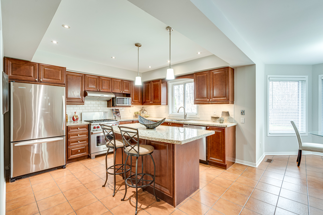 Kitchen - UTM & Sheridan Student Housing – Furnished Rooms, All Inclusive, 10 Min to Campus