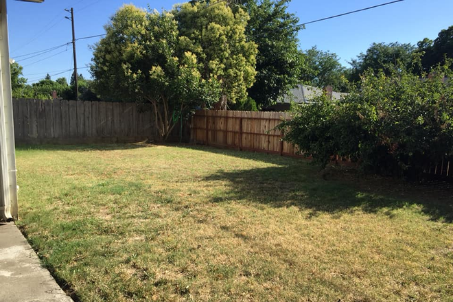 Back Yard - 5 Rooms Available for Rent for UC Students - 500-625$ - (Entire house also available for groups)