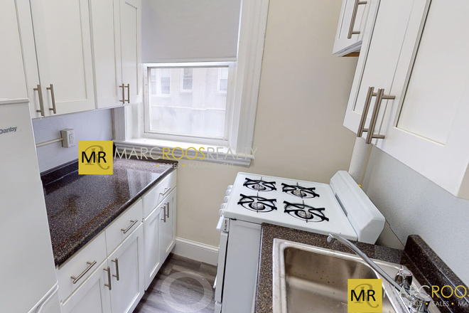 Call NOW for showings! 617-236-8550 - BOYLSTON ST - *NO FEE* CUTE & COZY BAY FRONT STUDIO/1BA W/ H&HW INC, LNDRY IN BLDNG AVAIL *9/1/2025*