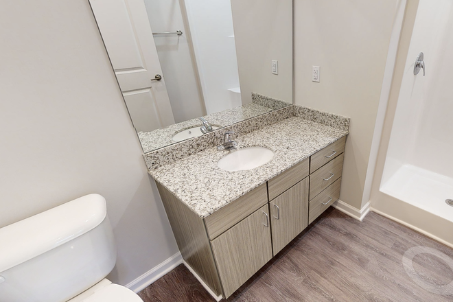 Bathroom - Rivers Walk Apartments, 5min walk to Campus - Rent-Free for May