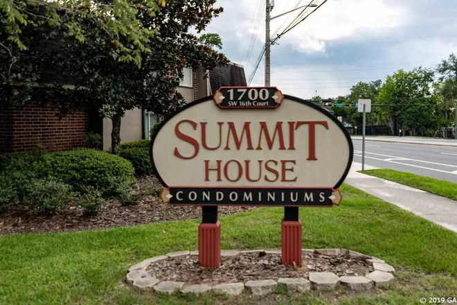 outside of street - 1B1B Apartment in Summit house