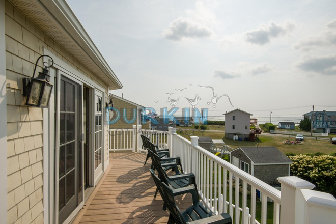 Exterior - Modern 4 Bedroom Home with Ocean Views