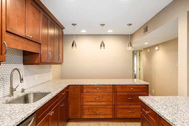 Kitchen, Bar & Hallway - Walking Distance to Emory University, VA Hospital/Emory Hospital and CDC - 2BR/2BA Condo for Rent