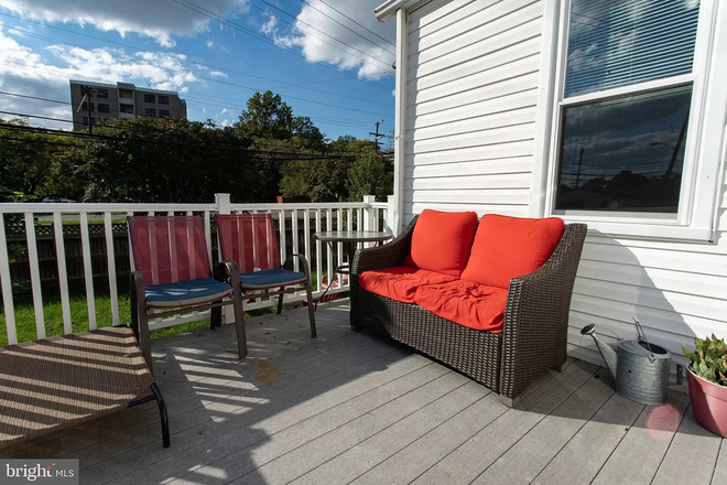 Deck - 1 first floor bedroom available in house minutes away from UMD Campus!