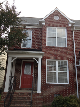Private, end unit - WALKABLE TO VCU, OFF STREET PARKING, YARD WORK INCLUDED, TOWNHOME