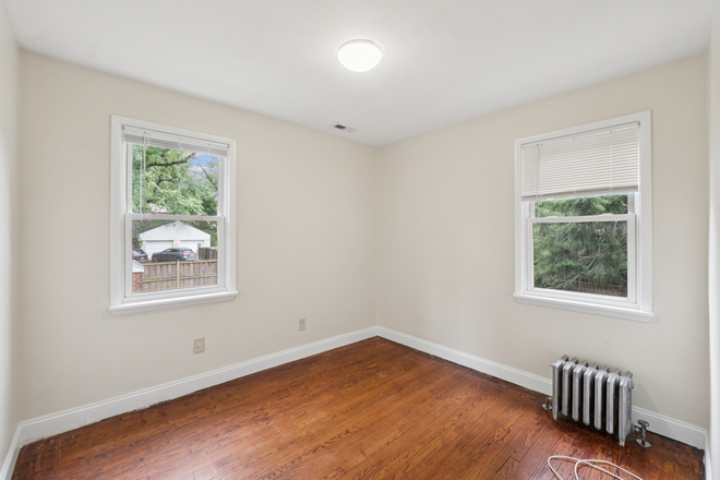 Bedroom - 4811 Calvert Rd (Single Room) [SPRING LEASE] - Walking distance to UMD House