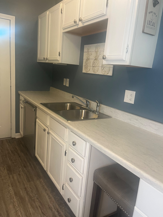Kitchen - 13 South Hillview Drive Narragansett, RI 02882 Apartments