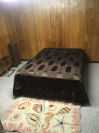 bedroom bed - Nice Furnished Room. Utilities and WiFi included. $860 / month. Available Now!