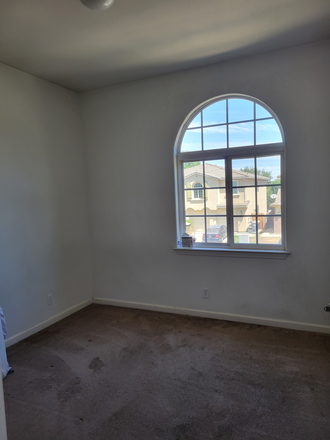 Upstairs Bedroom. It has a closet and blinds. - ONE BEDROOM AVAILABLE MAY 20TH, OTHERS SOON, in 5 BR, 3 full Bath, House Near UC.