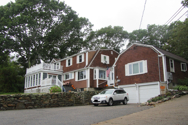 front of house, apartment is on the 2nd floor - Large 3 bedroom with Ocean View