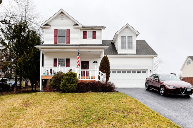  - Quartz Counters!  3 Bedroom, 2.5 Bath House
