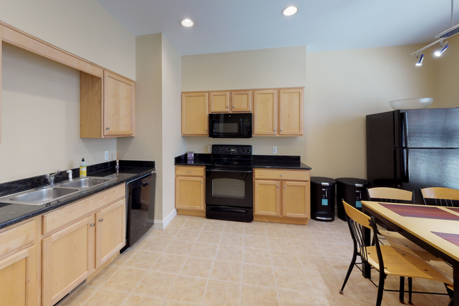 Kitchen - 818 S Forest Townhome