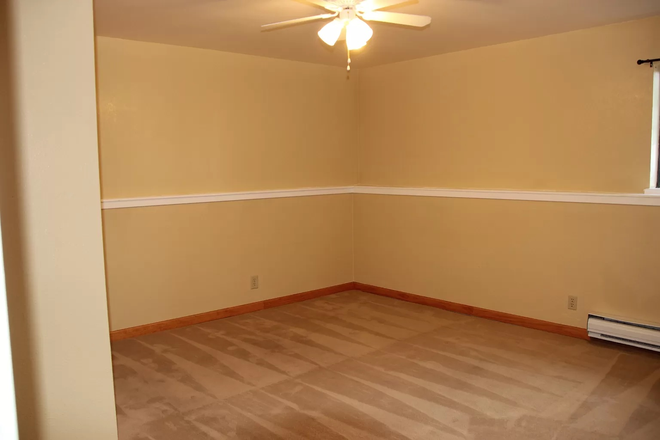 downstairs bedroom 1 - 3 bed/2.5 bath townhome