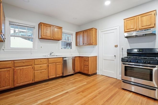 kitchen - Fabulous location, beautiful space in walking distance to three squares; harvard, central and inman Condo