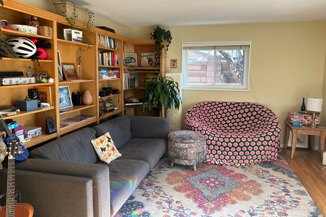 Living area - 1 bedrooms available January 1st - flexible lease term House