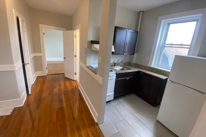 ! - NO FEE Recently renovated 2 bed by Comm Ave, close to BU west. HT/HW inc Apartments