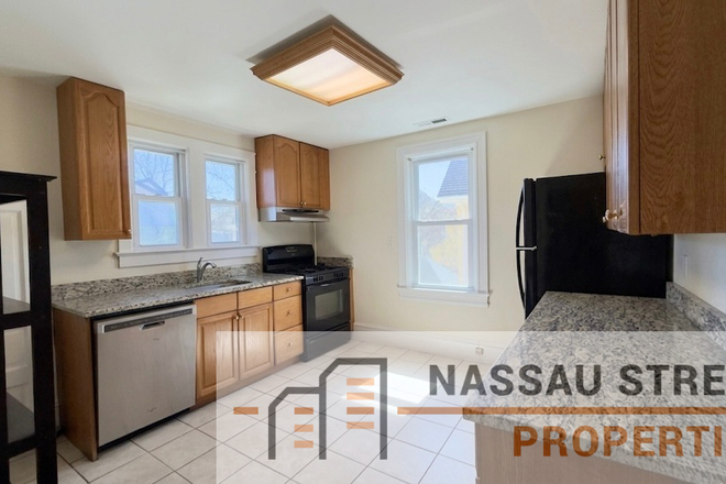Kitchen - 3BR apt-Pine St-Princeton