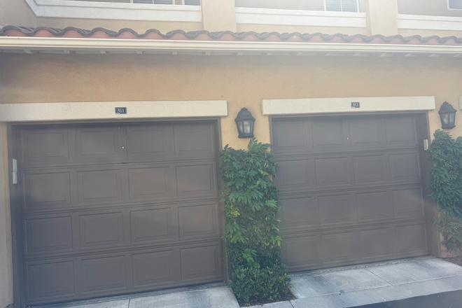 garage - Newport Bluffs Apartment