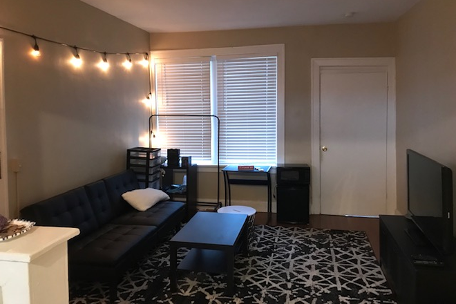 Common Room - Robert's Realty 735 Interdrive Apartments