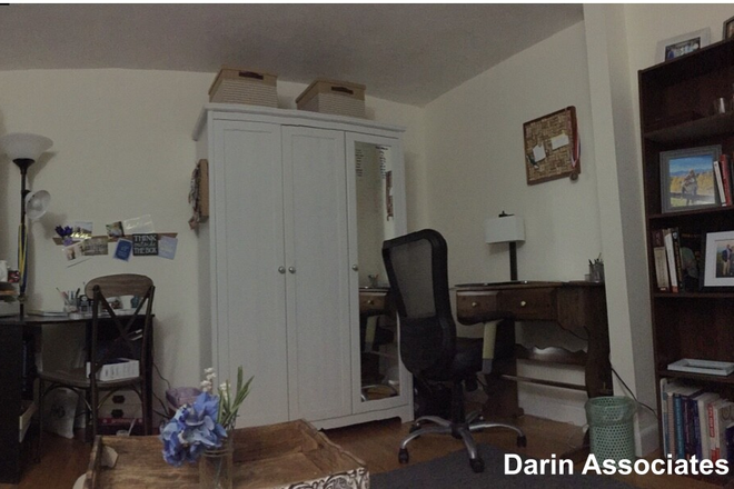 - - Sorry No Undergrads...Close to Campus!  2 bed w/ laundry Apartments