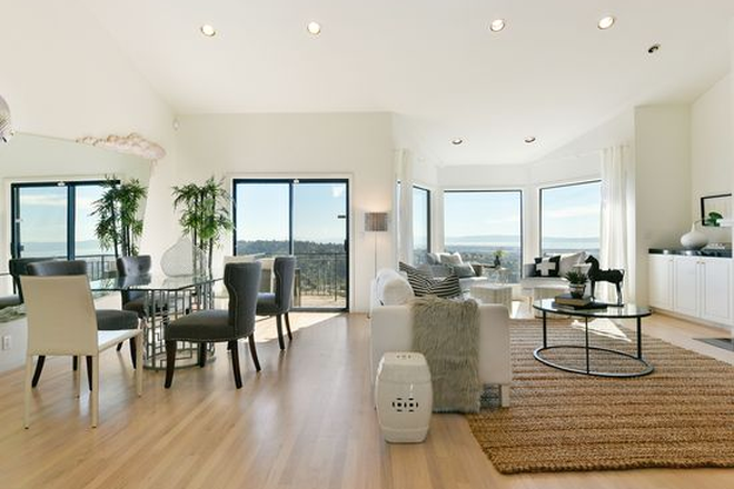 Living Area - Great energy and great views in a comfortable home