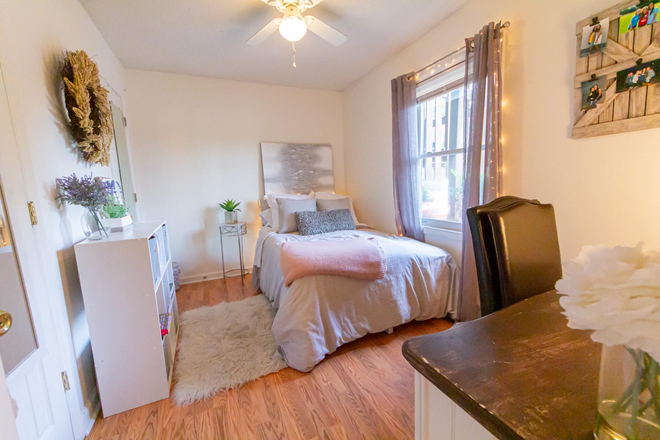 bedroom (furniture not included) - Winkler Cardinal 1 Unit 3