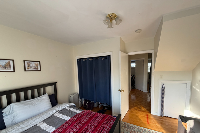 Bedroom #1 - Looking for 2 Roommates in a 3 bed/1 bath Apartment on Symphony Rd