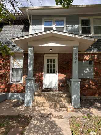 Outside - 904 university ave
